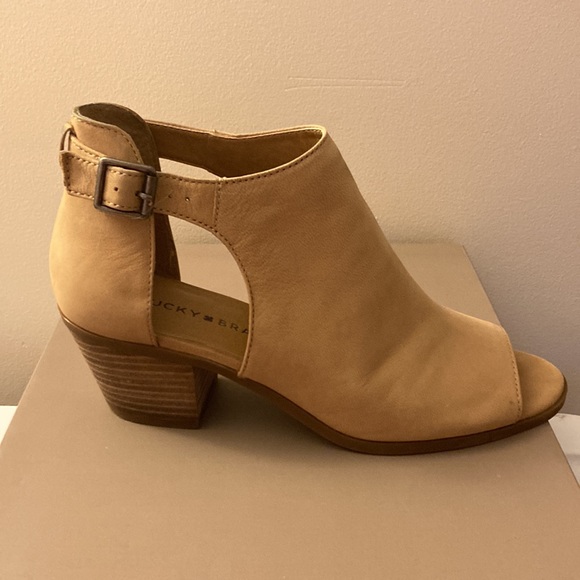 Lucky brand tan suede open toe booties (7.5) - Picture 3 of 7